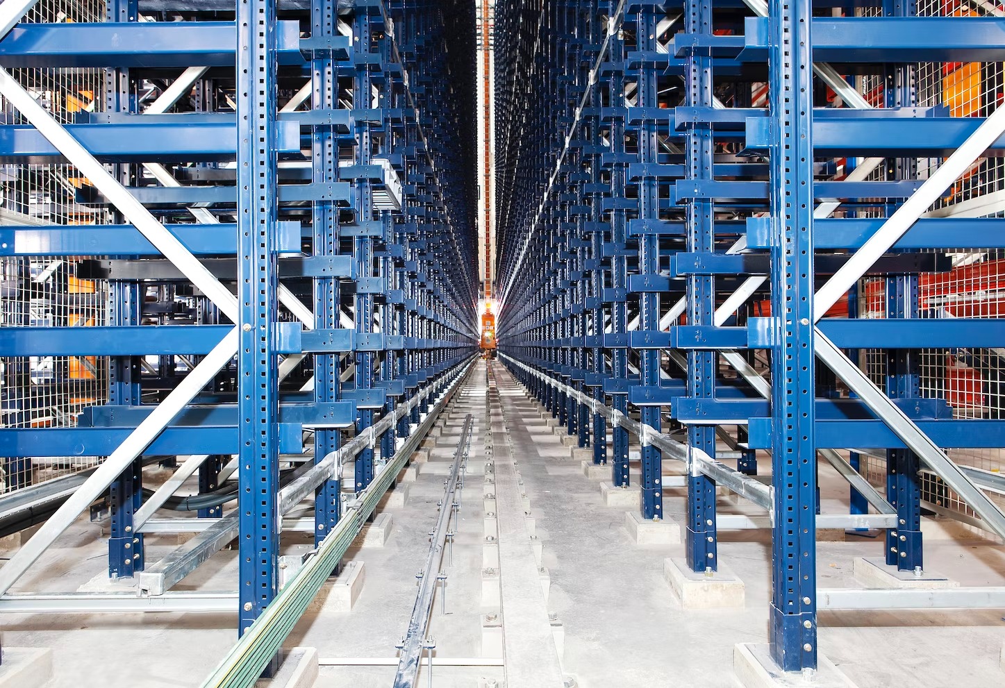 Bezpieczeństwo w magazynie: klucz do zapewnienia bezpieczeństwa pracowników dzień w dzień